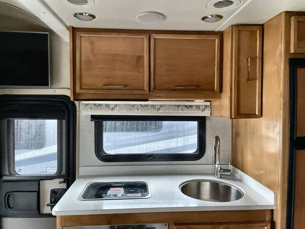 2019 Tiffin Wayfarer 24 FW, Photos photo 22