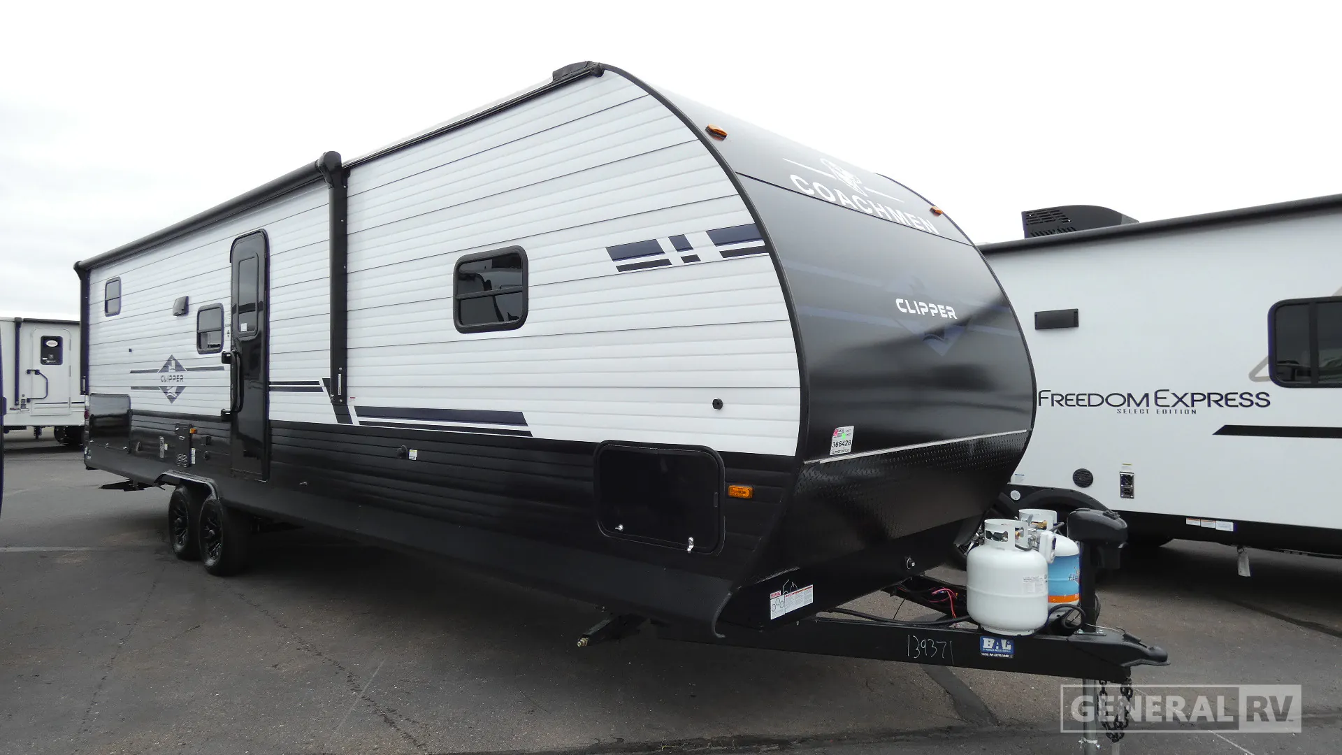 2027 Coachmen Clipper 282TQS - Photo 2