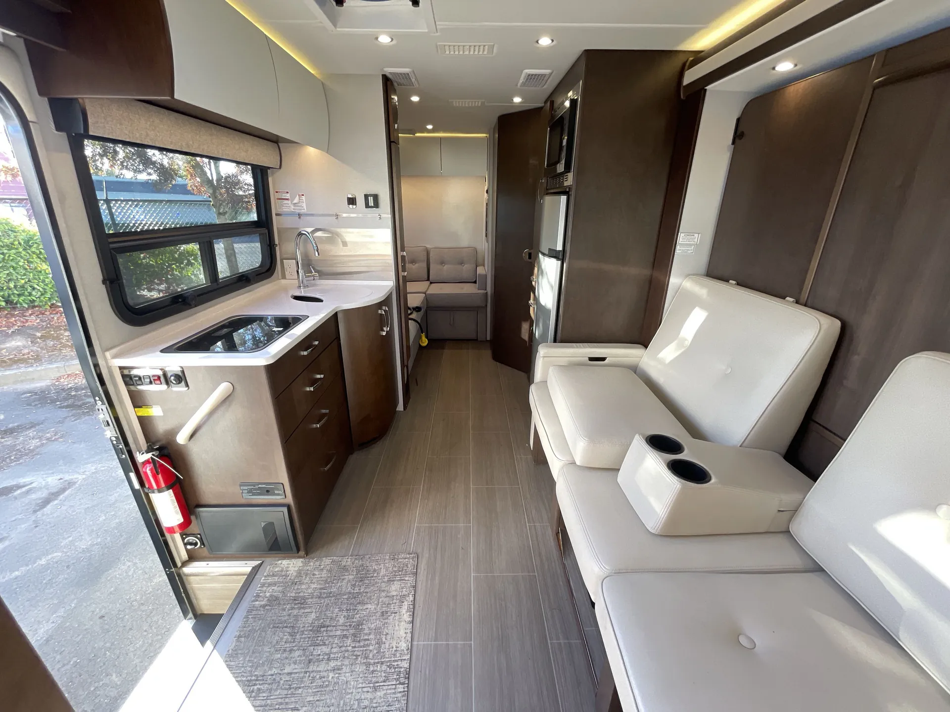 2018 Leisure Travel Unity U24FX — living area main