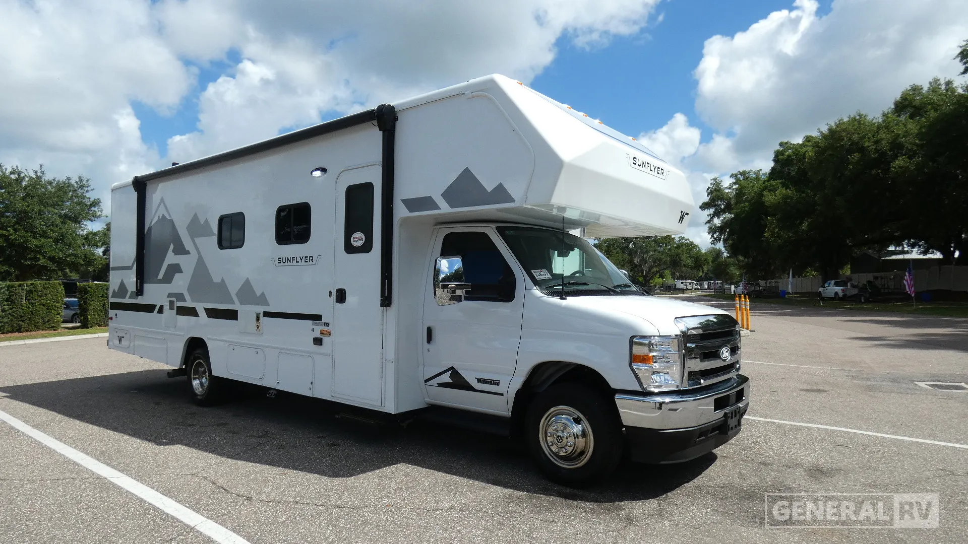 2027 Winnebago Sunflyer 28MB - Photo 2