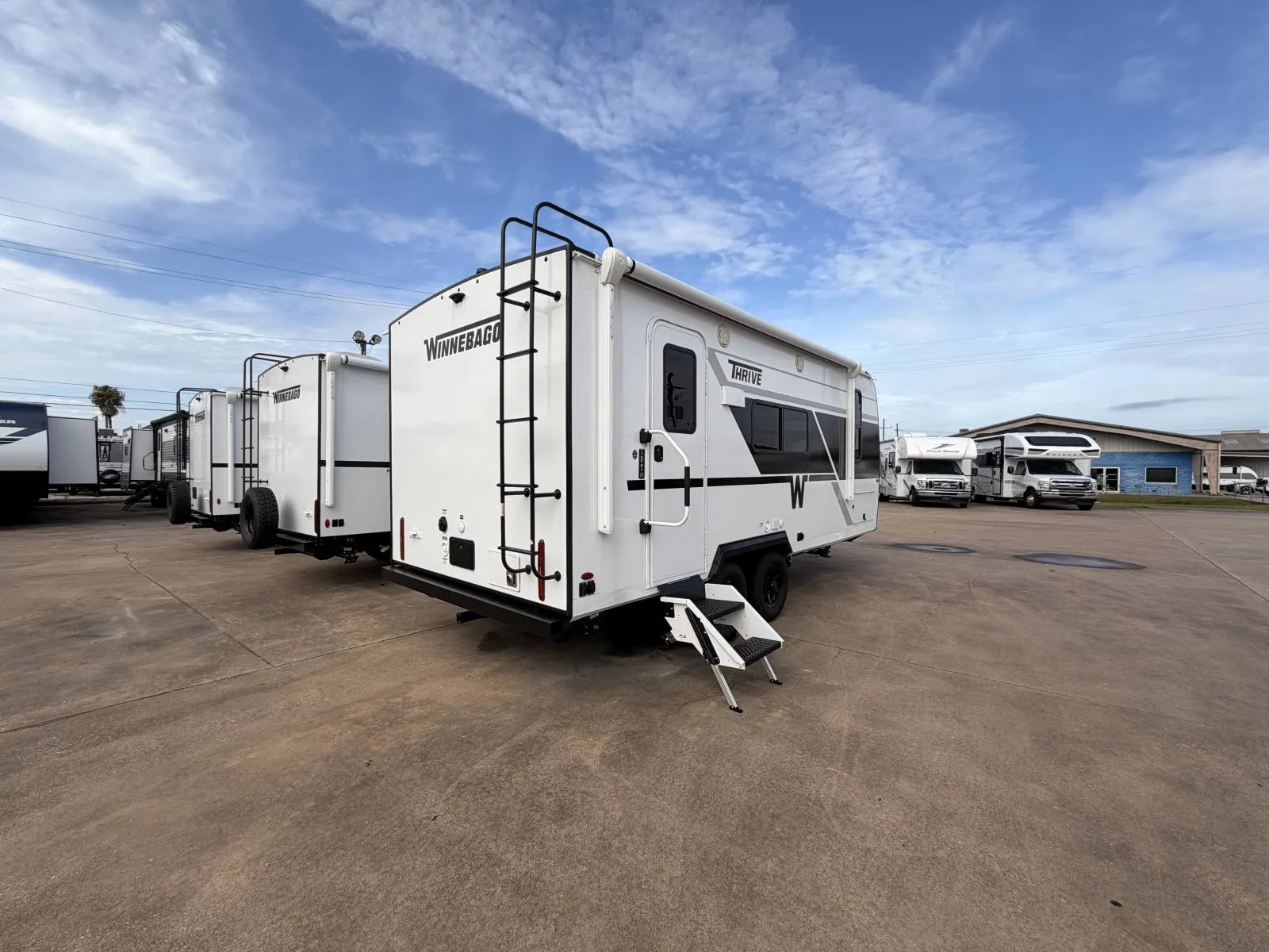 2026 Winnebago Thrive 18FBS - Photo 4