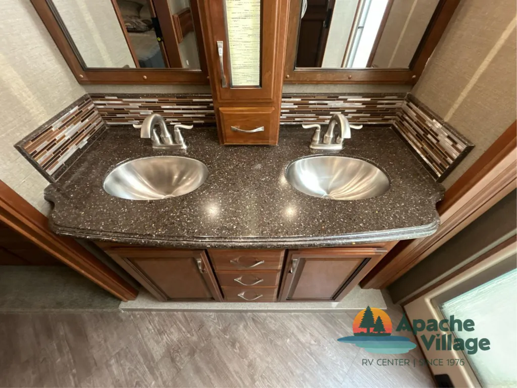 2017 Fleetwood Pace Arrow LXE 38F, Photos photo 35