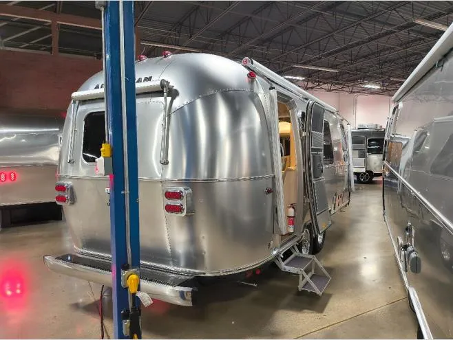 2026 Airstream International 23FB - Photo 4