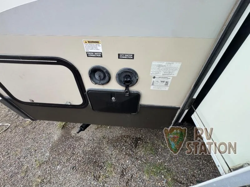 2013 Keystone RV Sprinter 277RLS - Photo 3