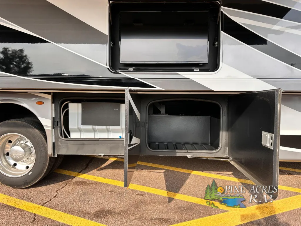 2022 Thor Motor Coach Challenger 35MQ, Photos photo 60