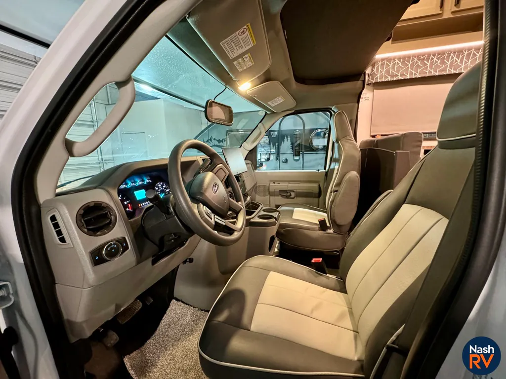2025 Forest River Sunseeker LE 3250DSLE - Photo 4