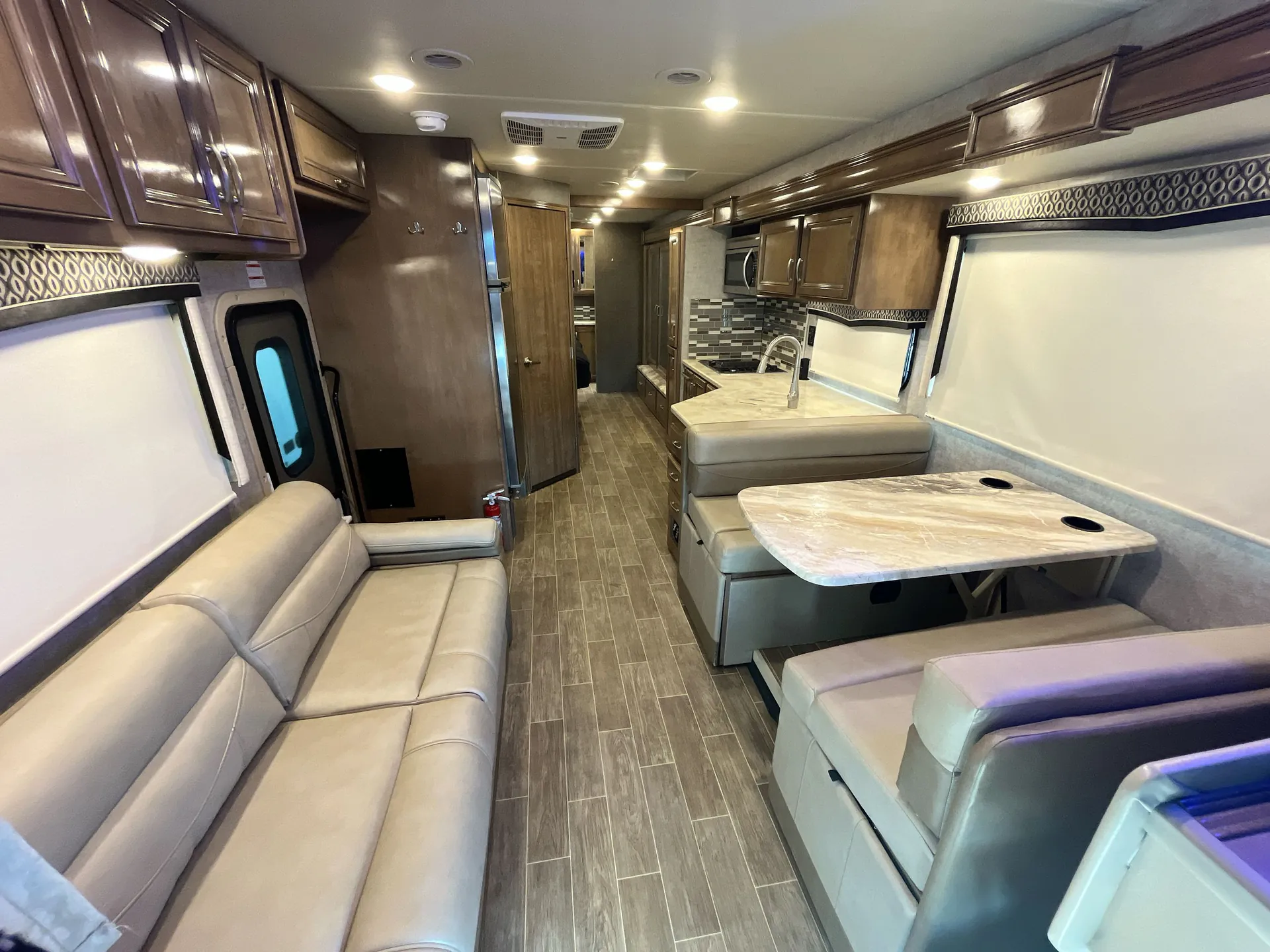 2020 Thor Motor Coach Omni BH35 — living area main