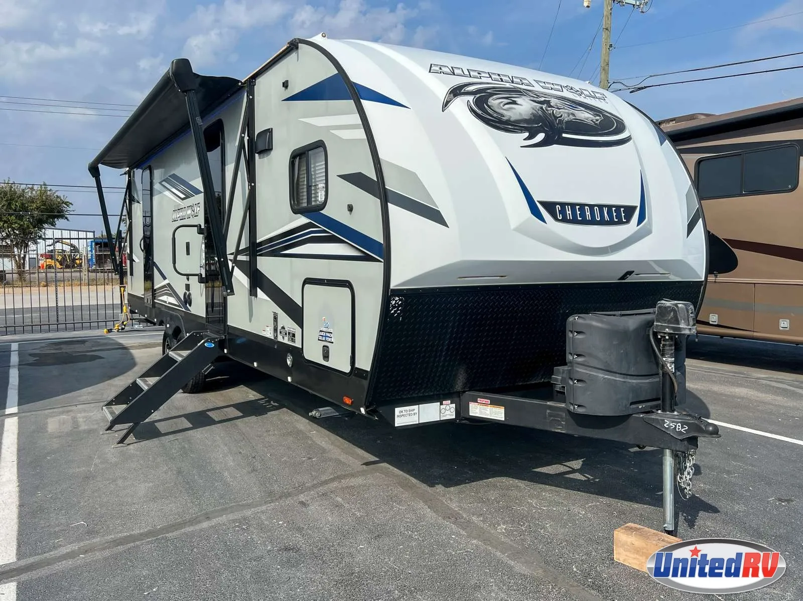 2022 Forest River Cherokee Alpha Wolf 28FK-L - Photo 2