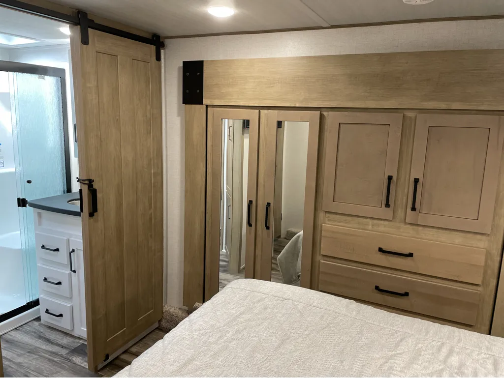 2022 Keystone Raptor 351, Photos photo 25