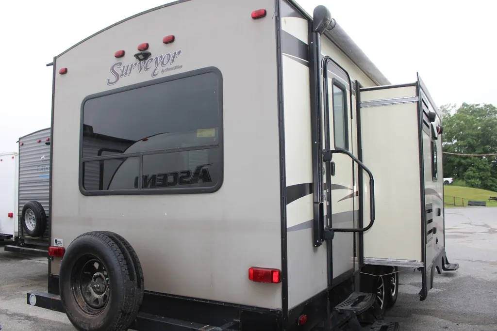 2015 Forest River Surveyor 265RLDS — Photo 6