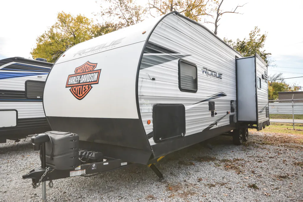 2021 Forest River Vengeance Rogue 26V, Photos photo 3