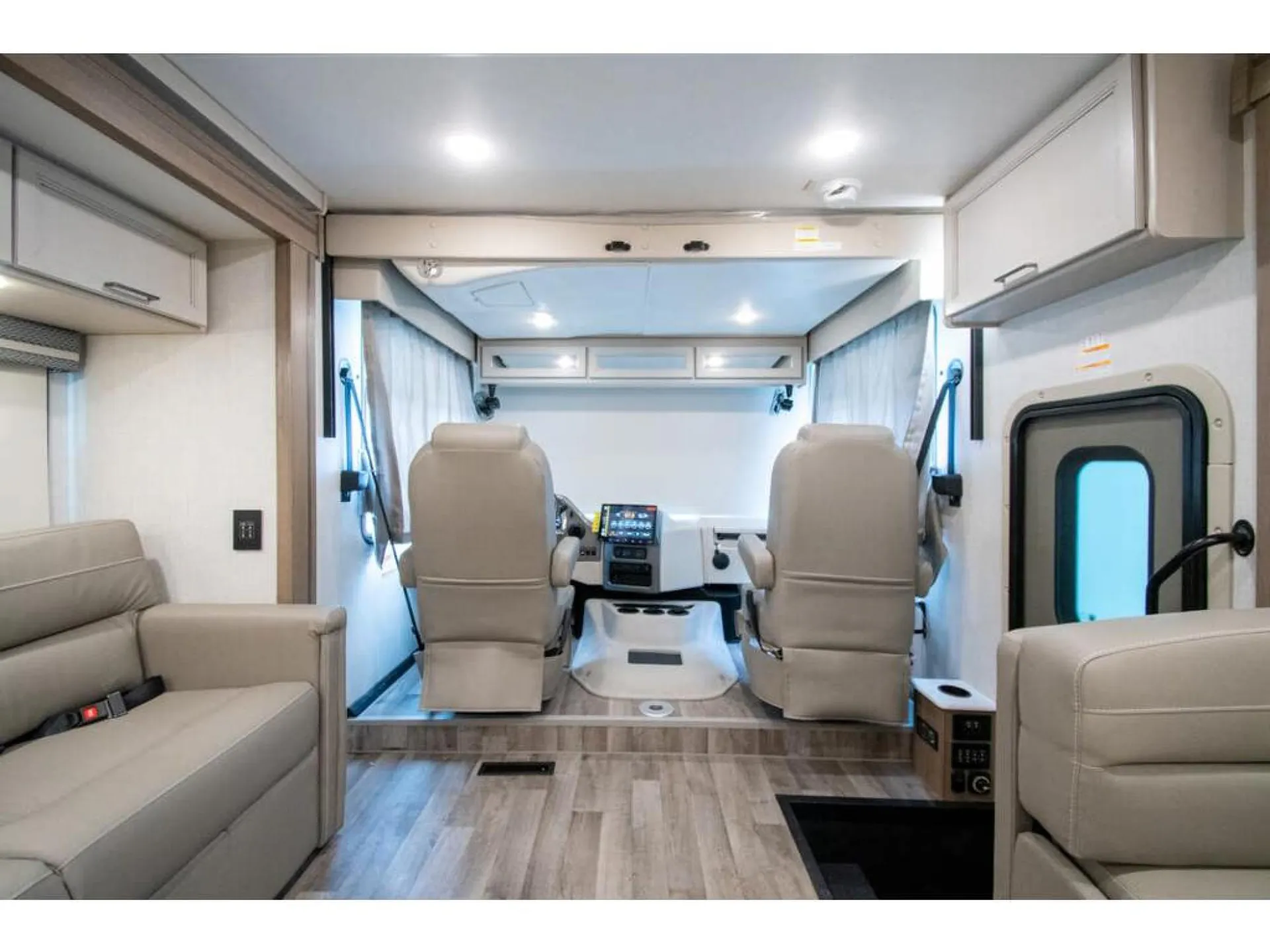 2026 Thor Motor Coach Hurricane 36H - Photo 4