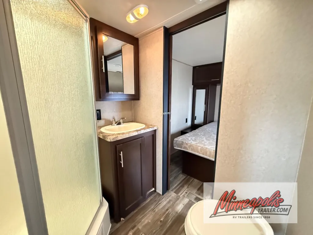 2016 Forest River Cherokee 274VFK, Photos photo 17