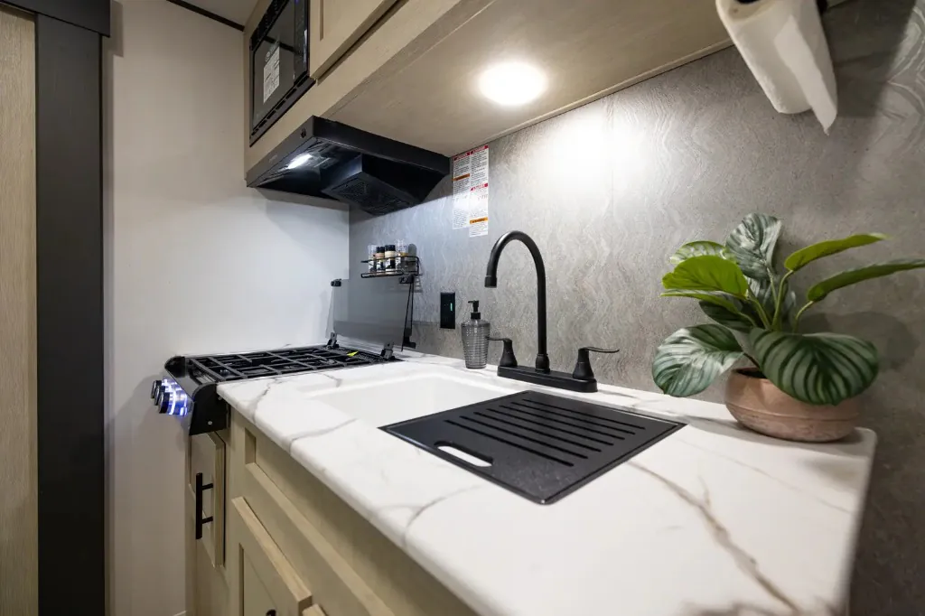 2026 Shasta RVs i-5 Edition 525RS, Photos photo 18
