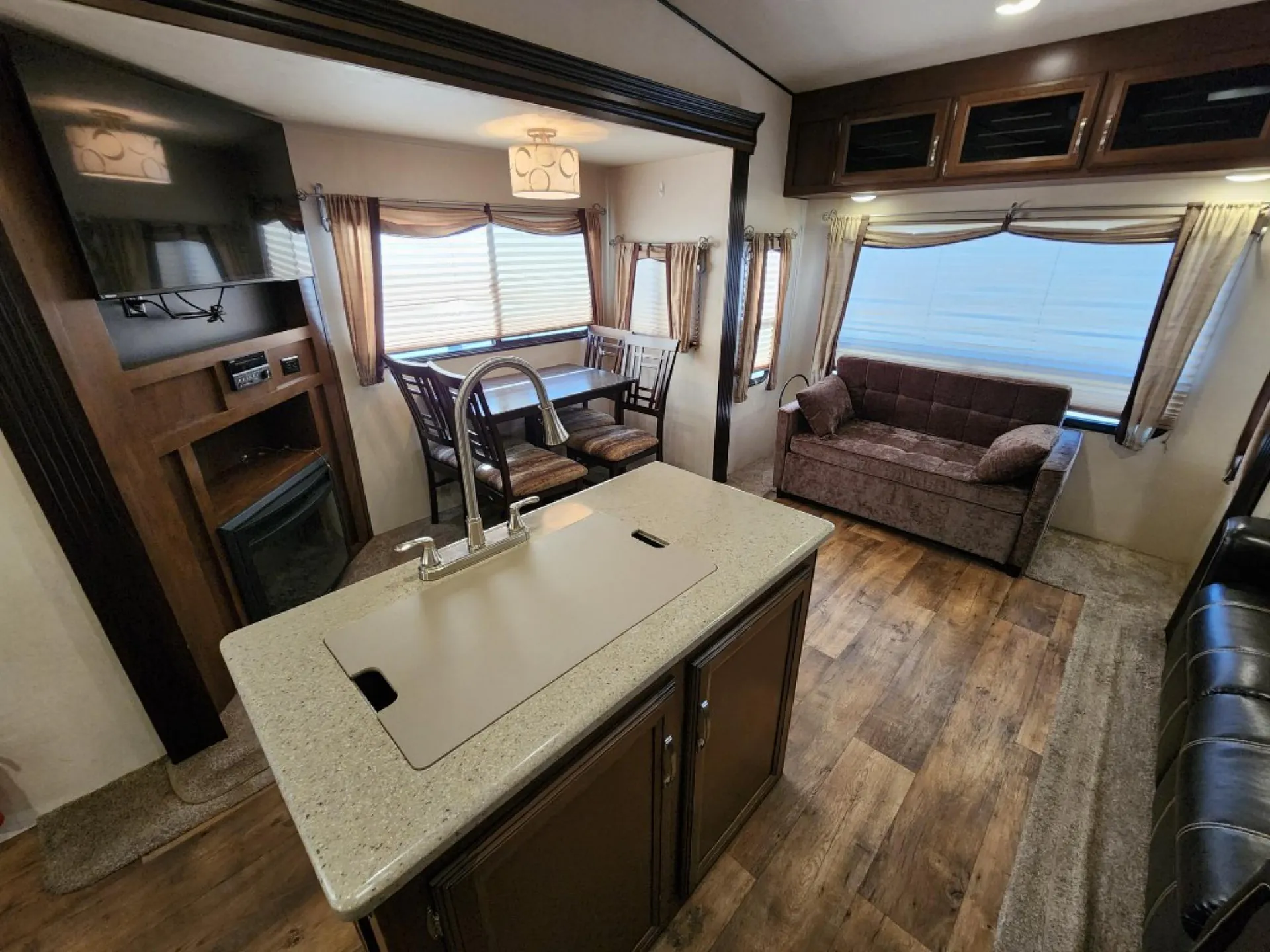 2018 Forest River Wildwood Heritage Glen 286RL — Photo 6