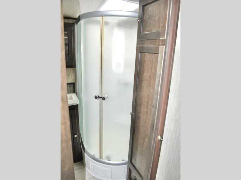 2019 Cruiser RV Shadow Cruiser 251RKS - Photo 4