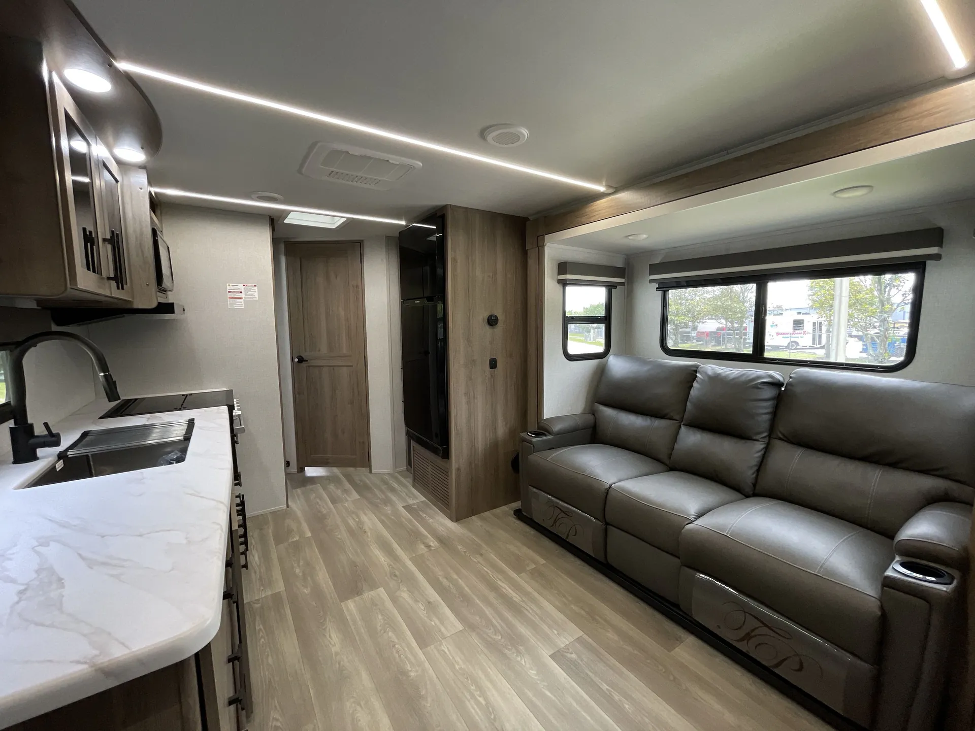 2024 Grand Design Imagine XLS 24BSE - Photo 3
