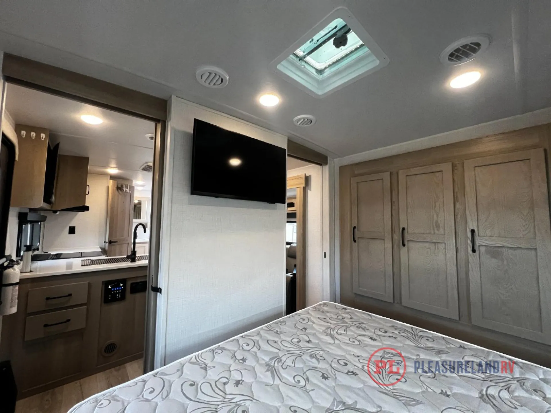 2025 Forest River Rockwood Mini Lite 2513S — Photo 7
