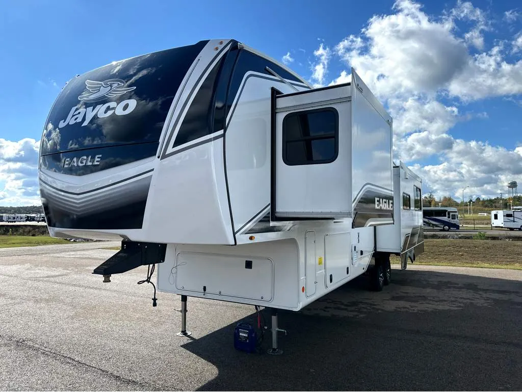 2026 Jayco Eagle 335LSTS - Photo 3