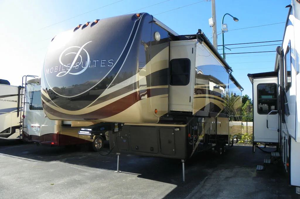 2018 DRV Mobile Suites 36RSSB3 - Photo 3