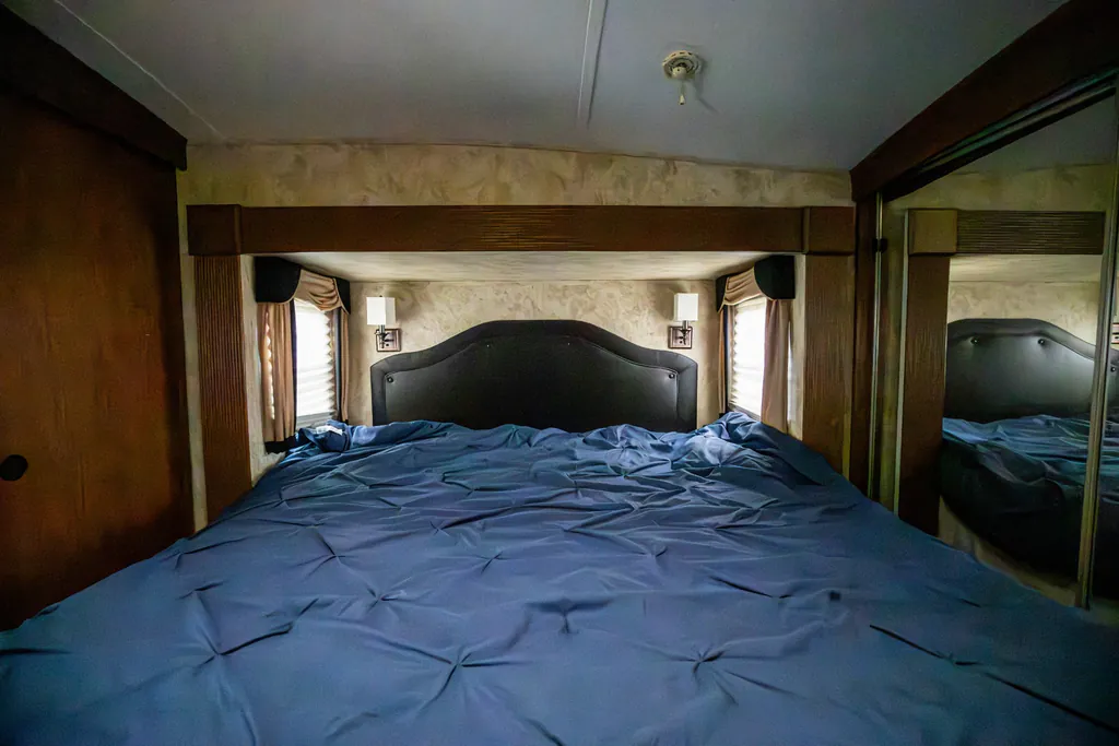 2011 Keystone Montana 3100RL, Photos photo 24