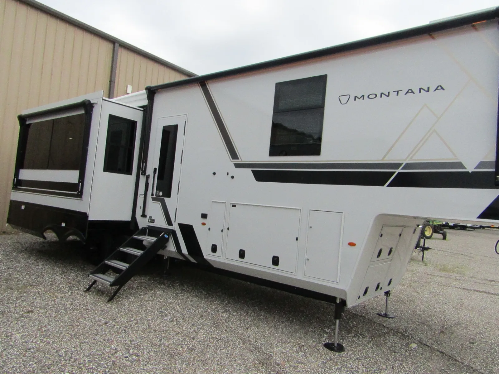 2026 Keystone Montana 3100RL - Photo 3