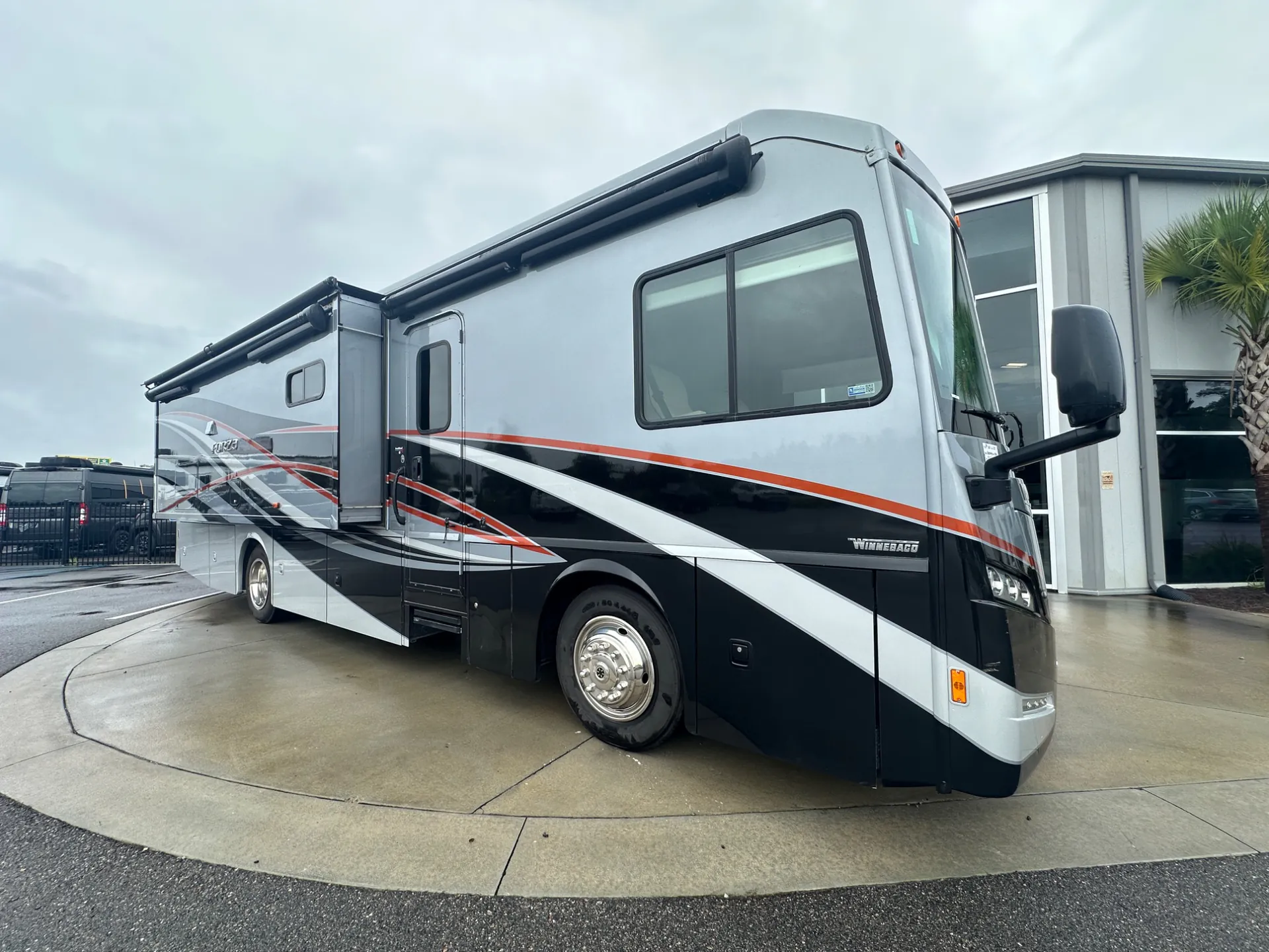 2017 Winnebago Forza 34T - Photo 2