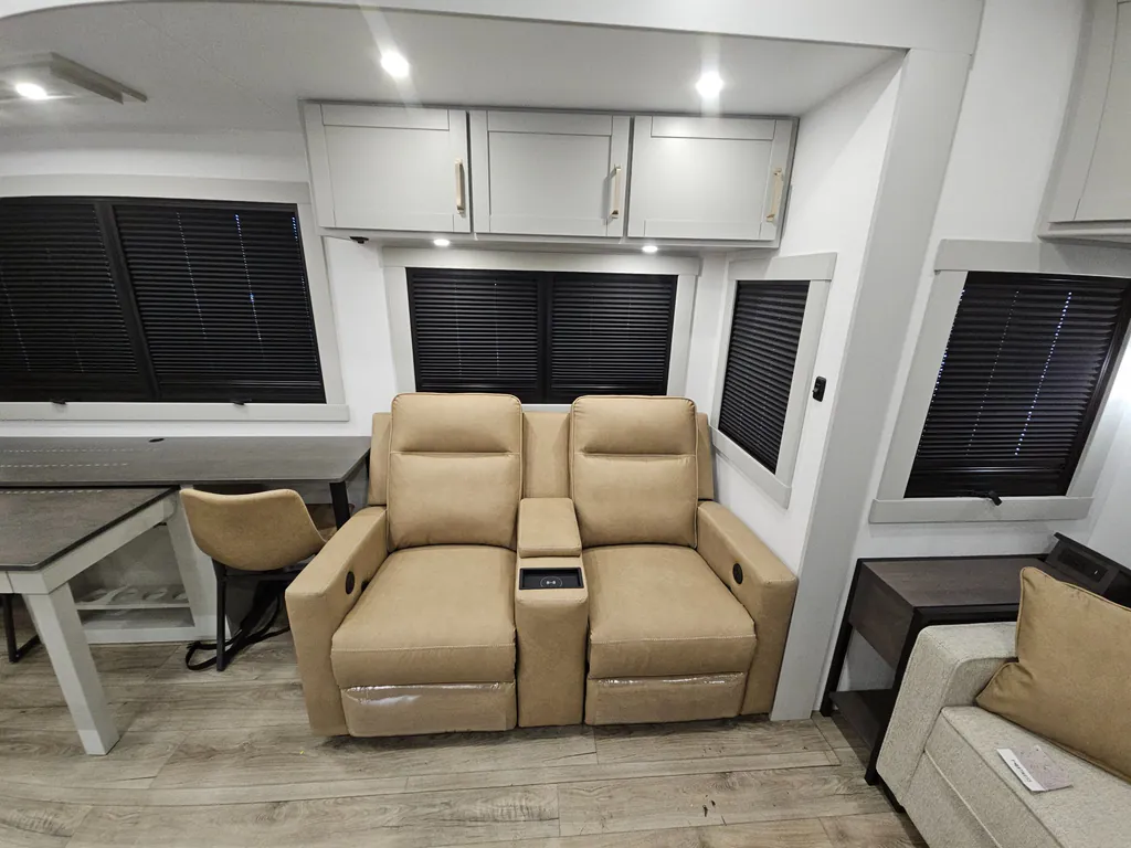 2026 Brinkley Model Z 3600, Photos photo 9