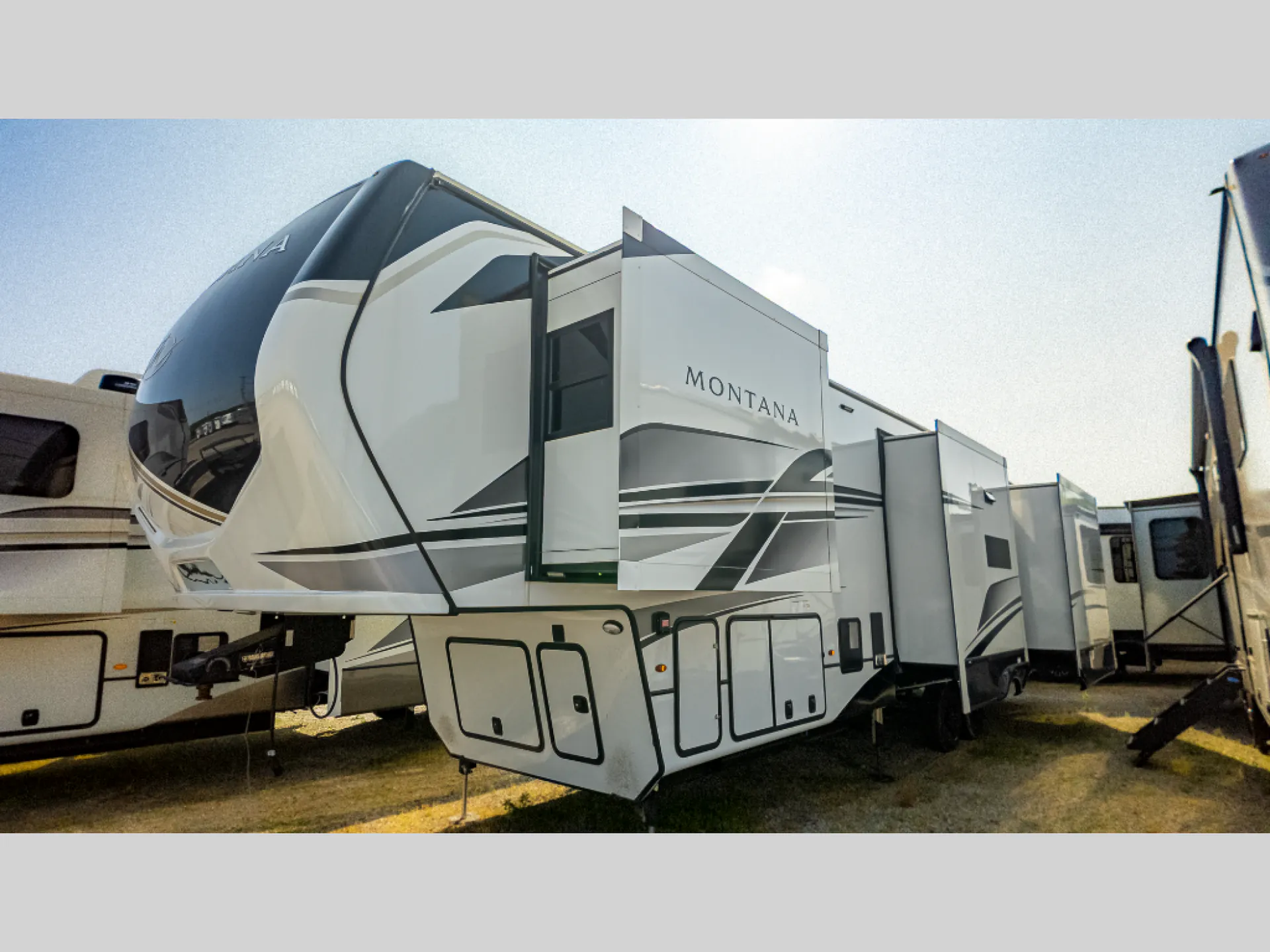 2025 Keystone Montana 3623EB - Photo 4