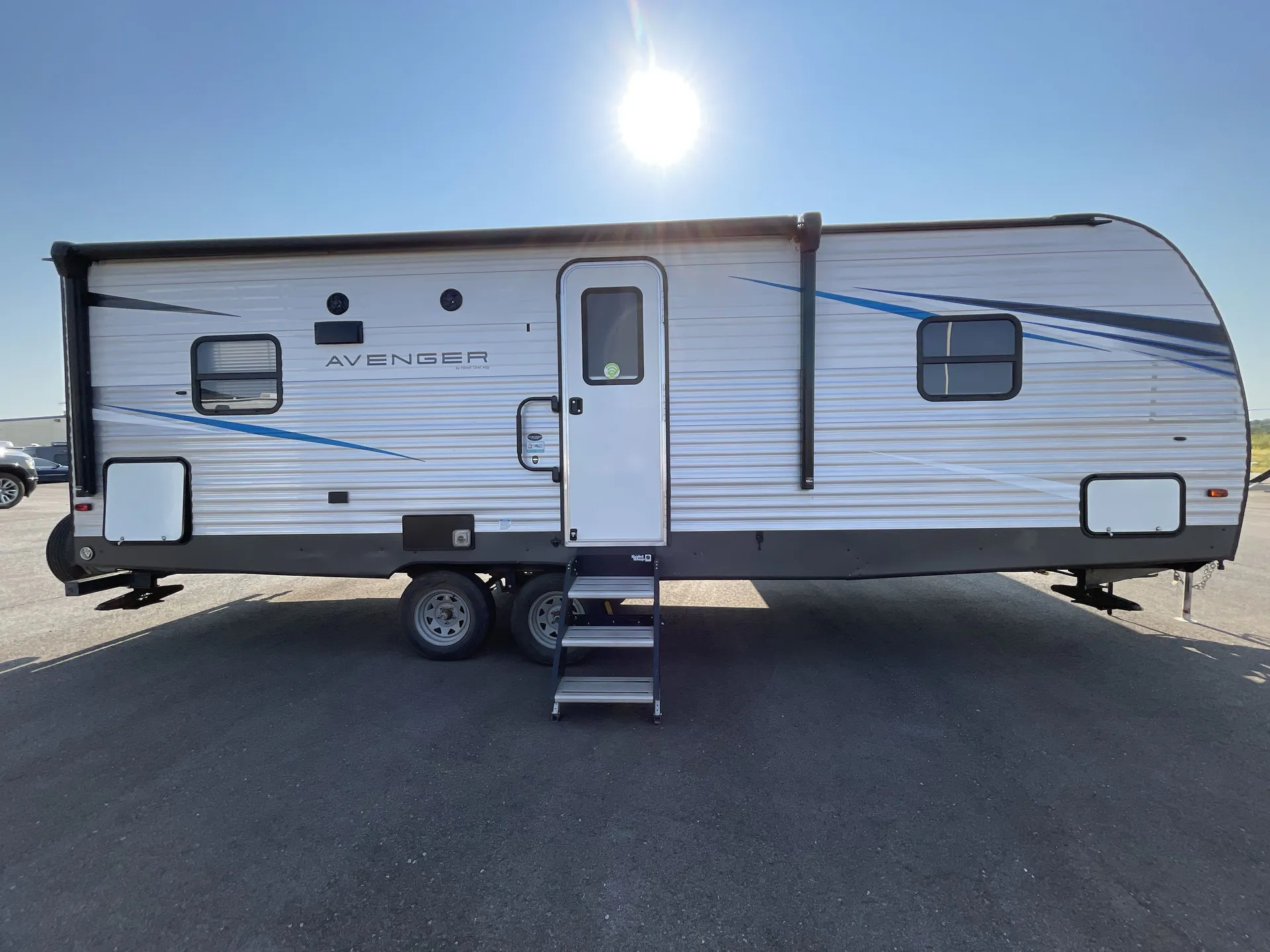 2021 Prime Time Avenger 24RLS — campside