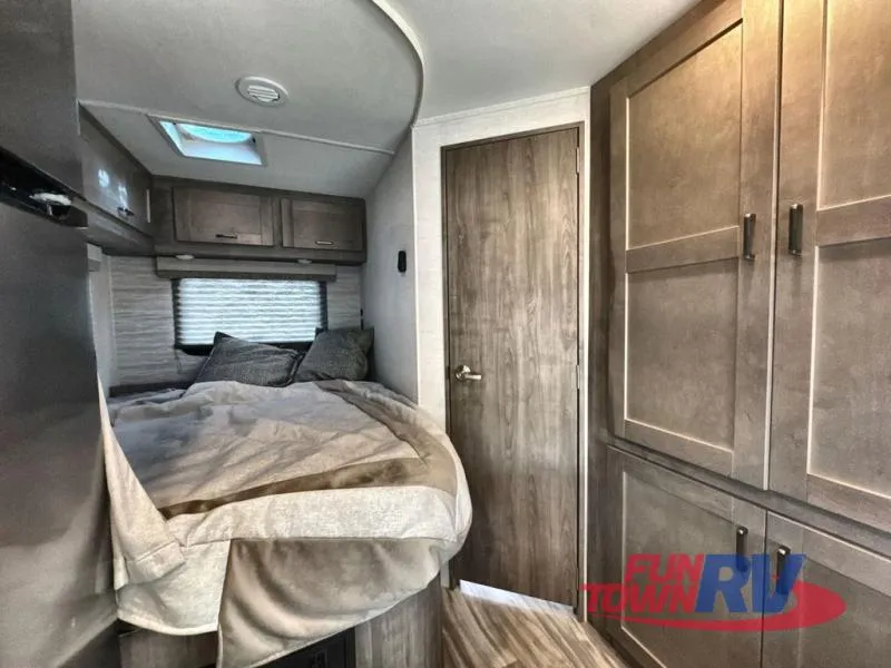 2026 Gulf Stream RV Yellowstone 6237LE - Photo 4