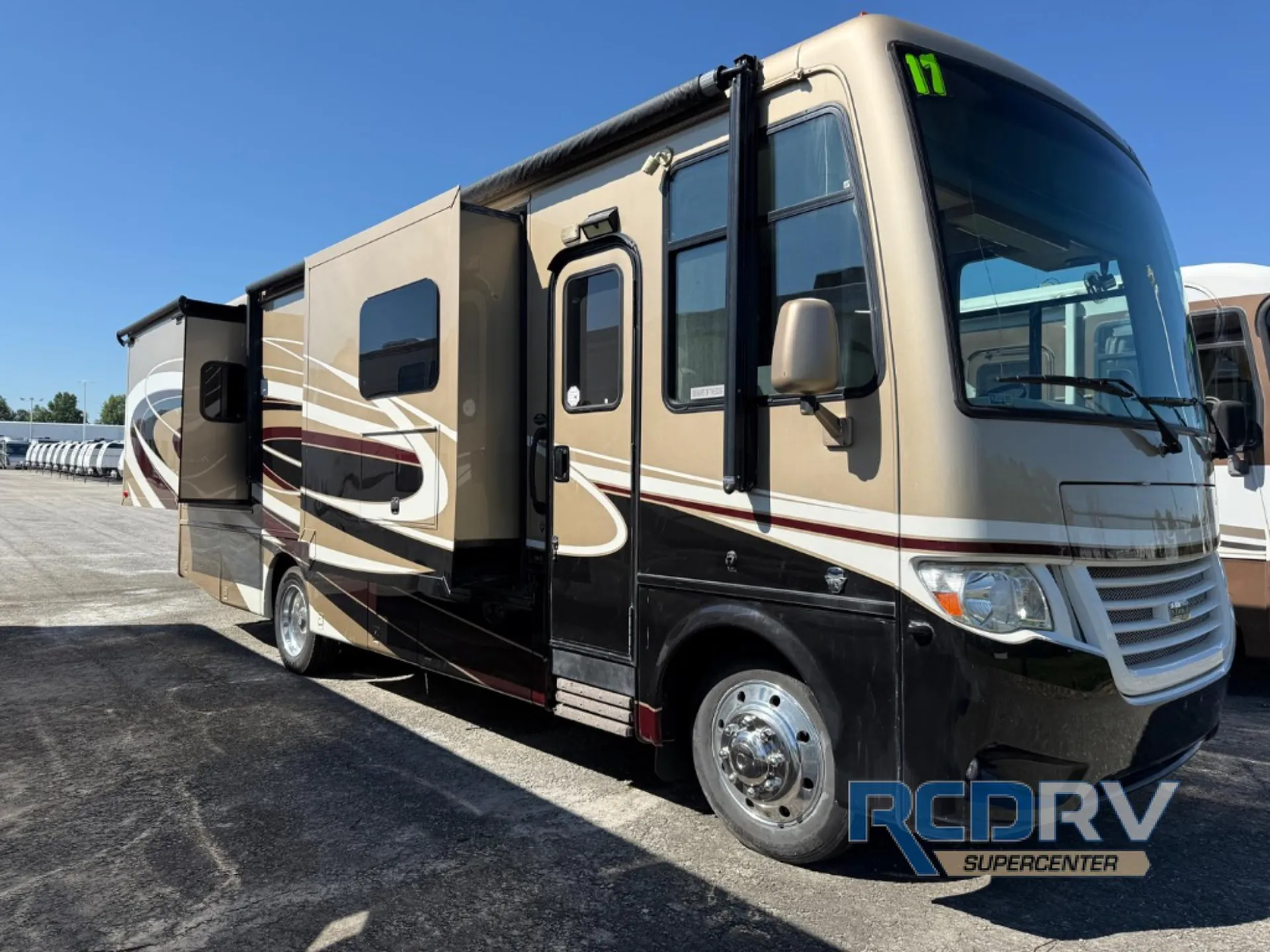 2017 Newmar Bay Star 3113 - Photo 2