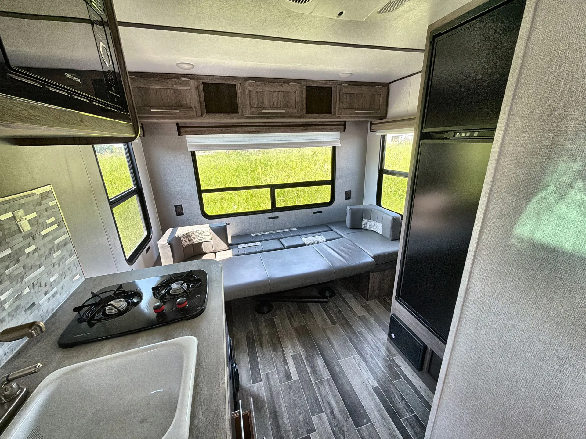 2021 CrossRoads Zinger Lite ZR18RD — living area main