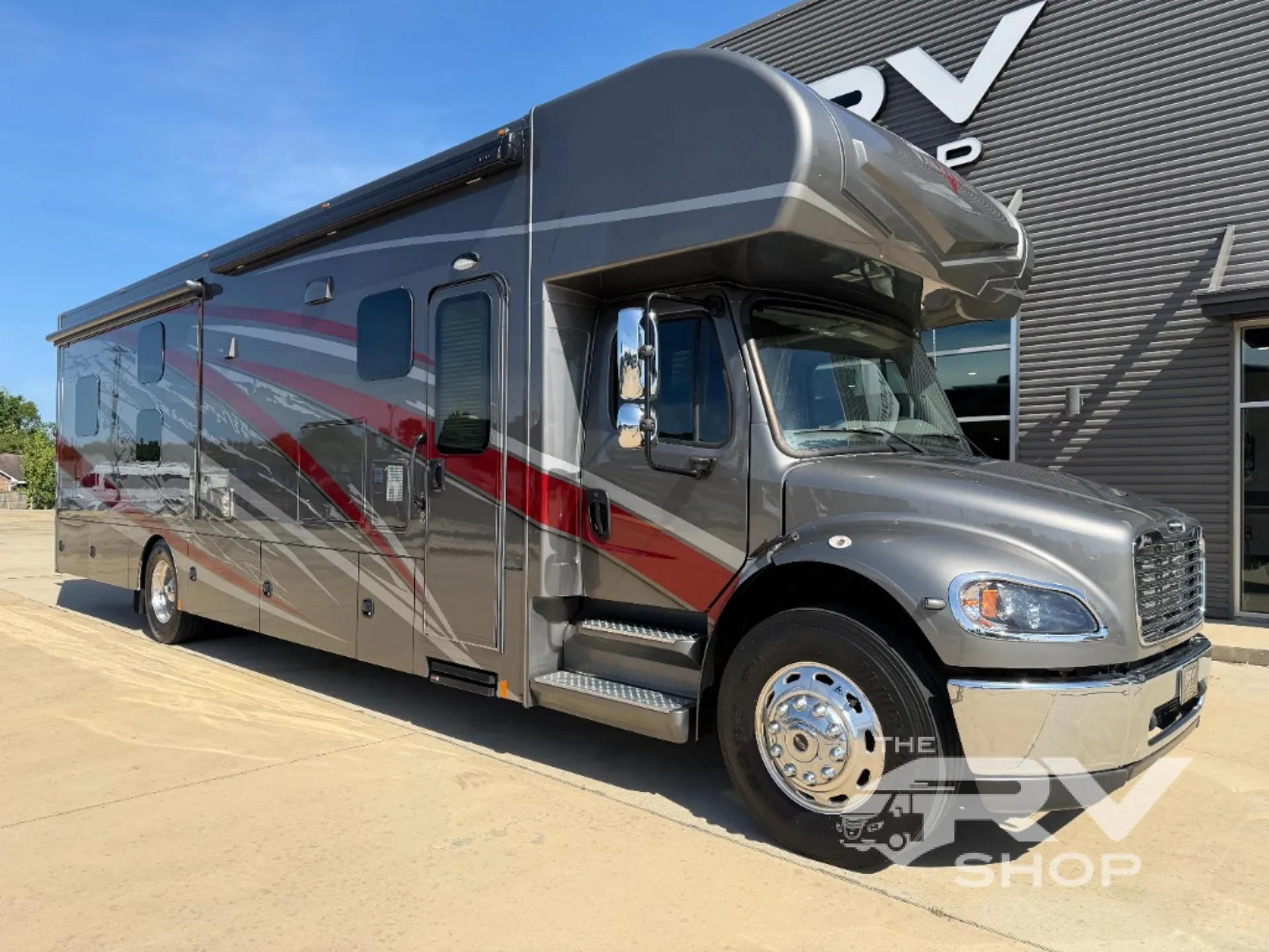 2022 Renegade RV Valencia 38BB - Photo 2