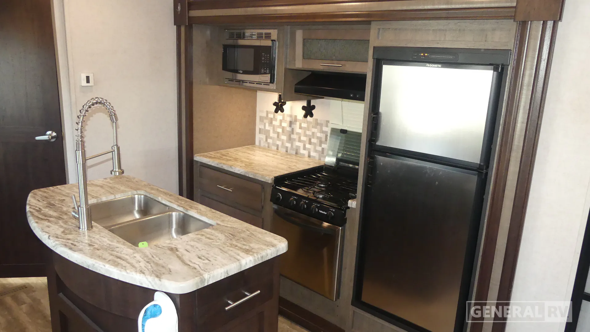 2018 Forest River Surveyor 265RLDS — Photo 6