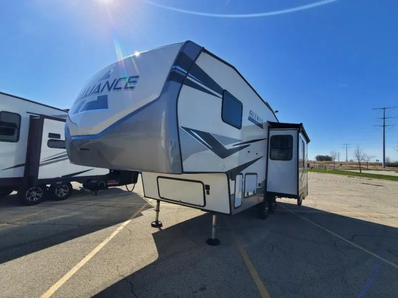 2023 Alliance RV Avenue 22ML - Photo 4