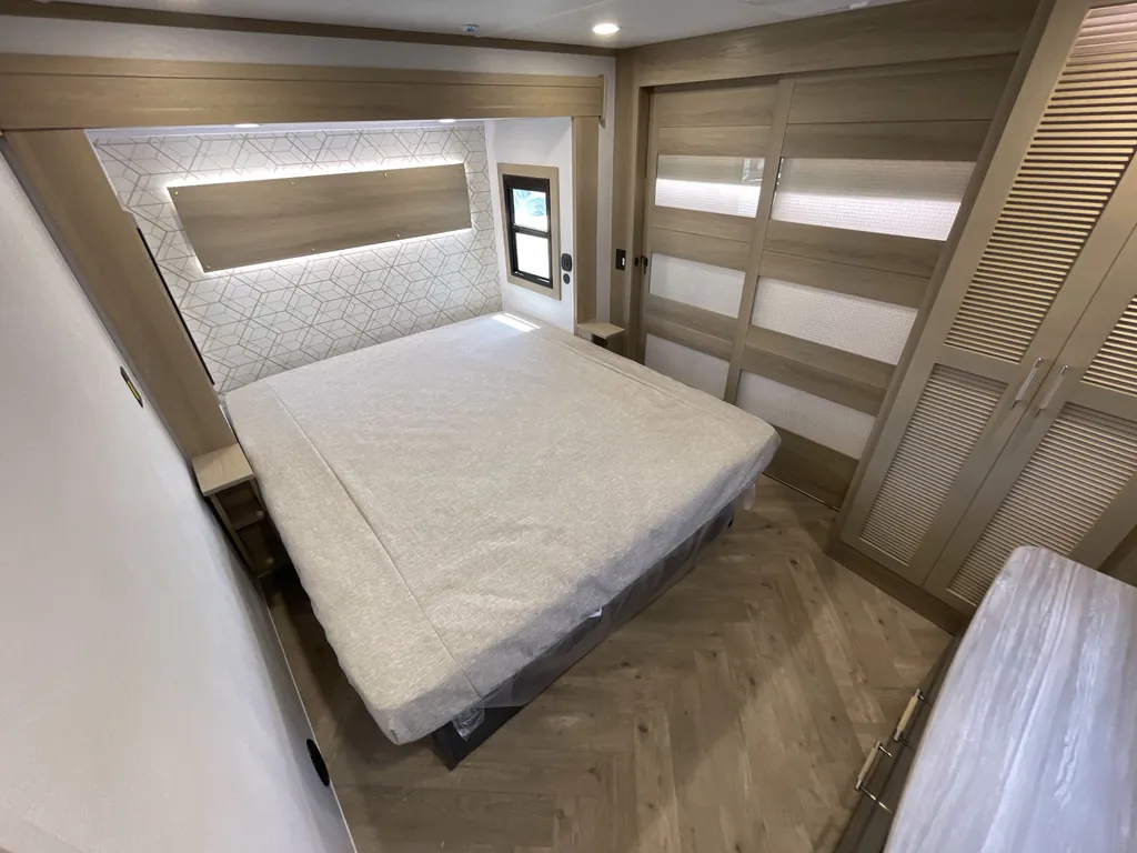 2025 Keystone Raptor 415, Photos photo 15
