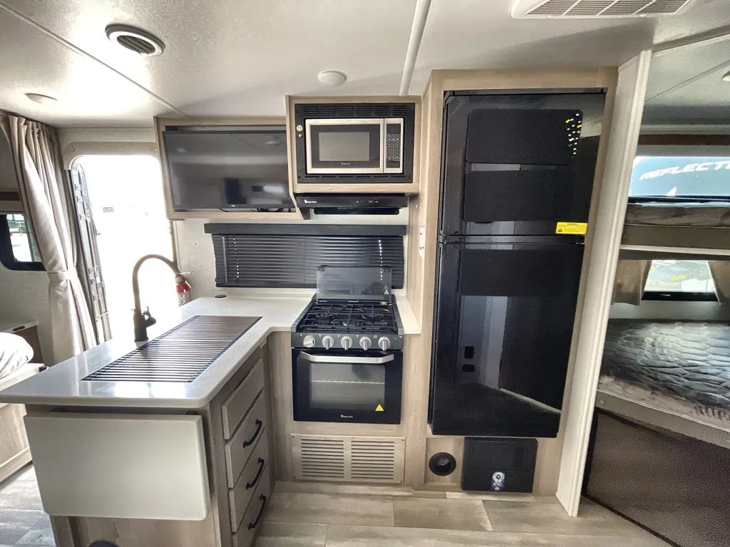 2024 Forest River Rockwood Mini Lite 2509S — Photo 6
