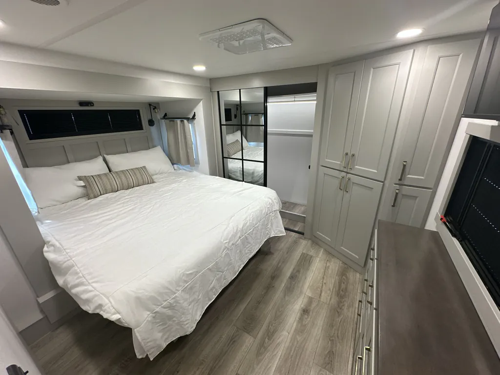 2025 Brinkley Model G 3950, Photos photo 14