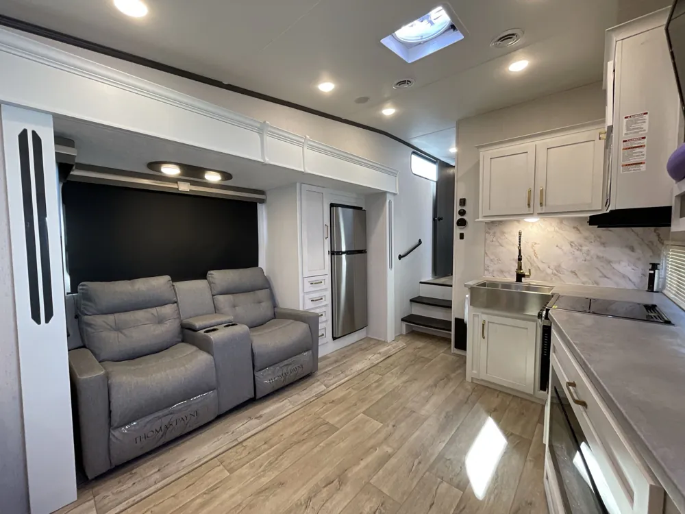 2023 Dutchmen Astoria 2533RDF — living area main