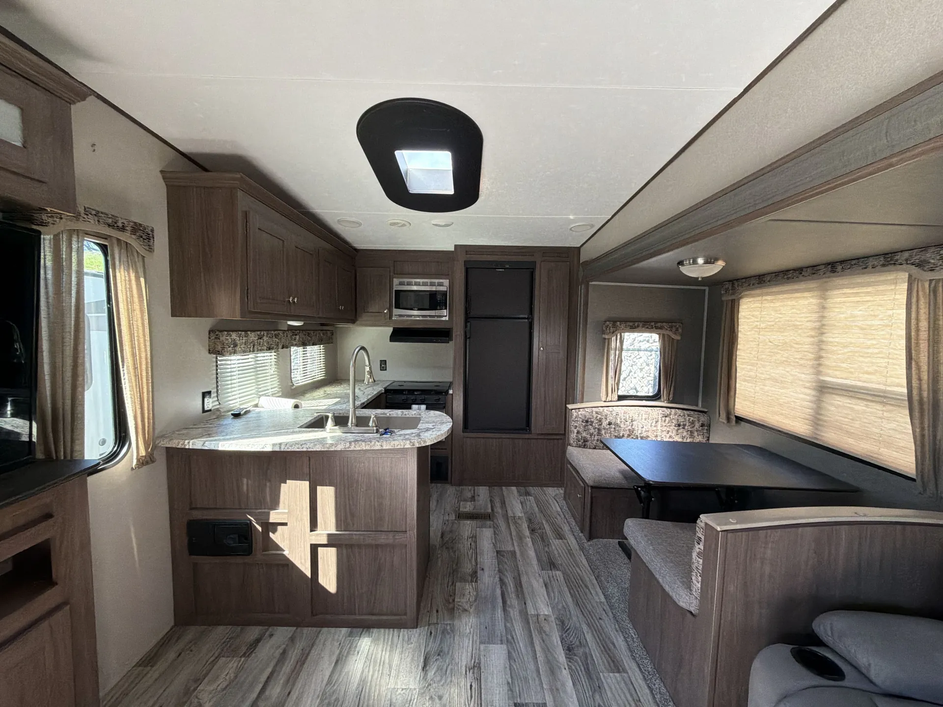 2018 Keystone Hideout 292MLS — living area main