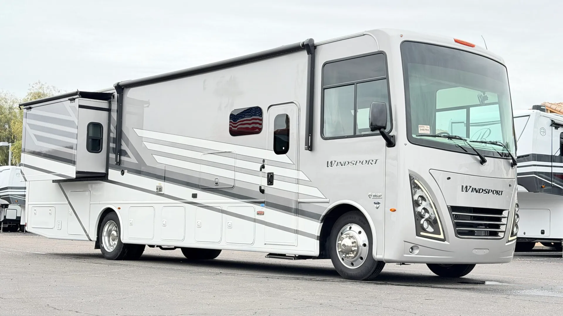 2025 Thor Motor Coach Windsport 35G - Photo 2