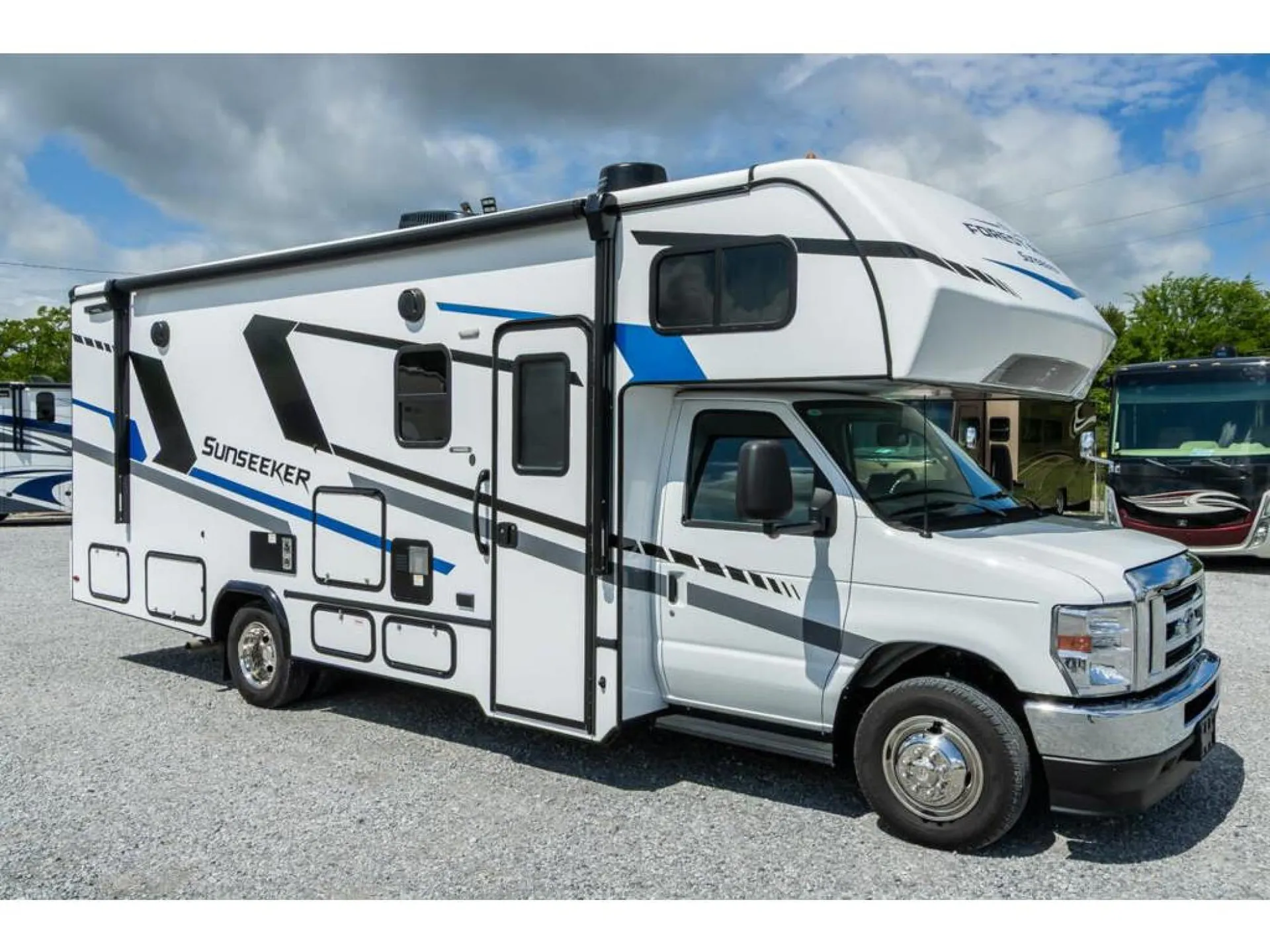 2025 Forest River Sunseeker Classic 2440DS - Photo 2