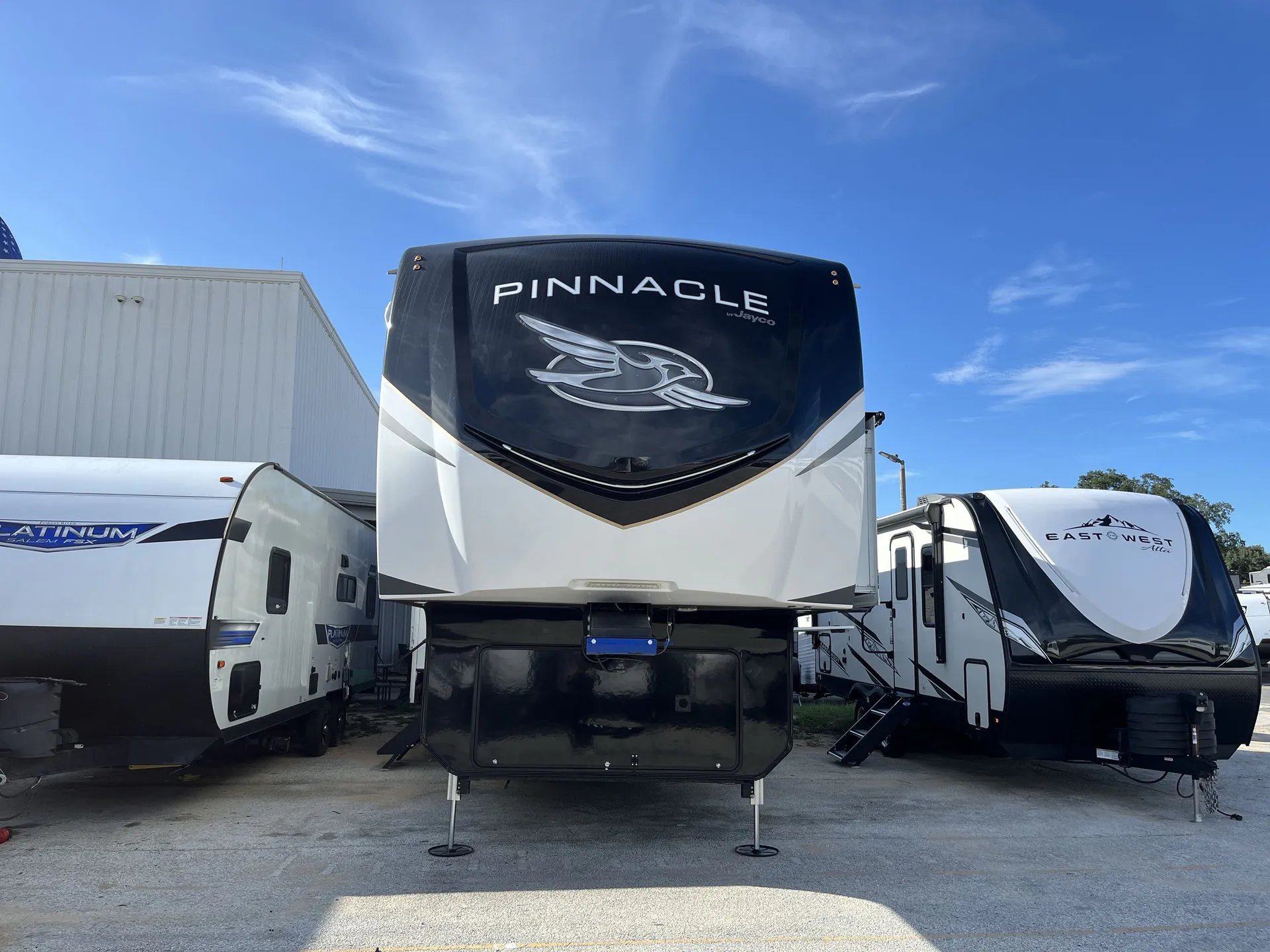 2024 Jayco Pinnacle 38FBRK - Photo 2
