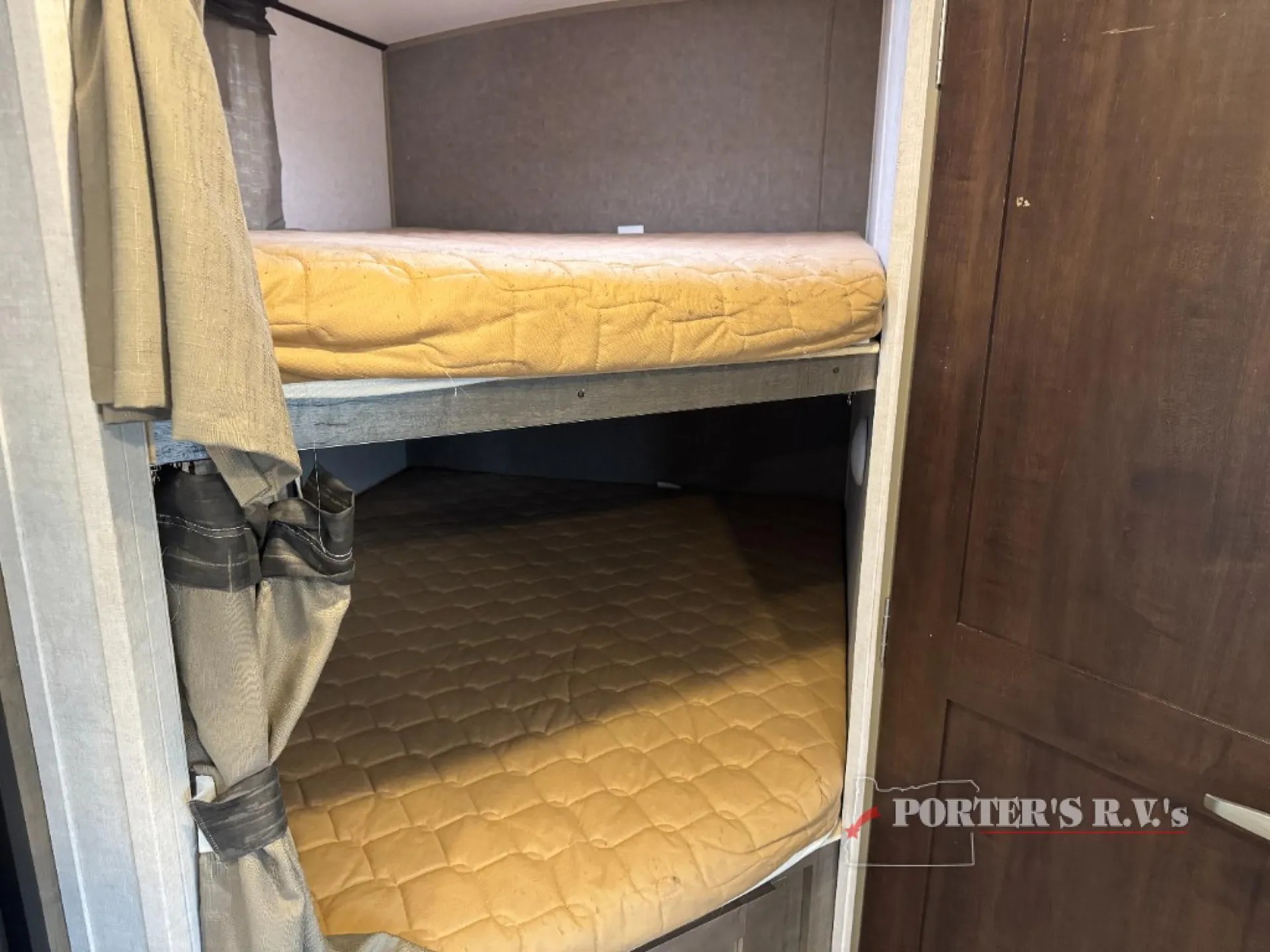 2017 Forest River Surveyor 245BHS — Photo 6