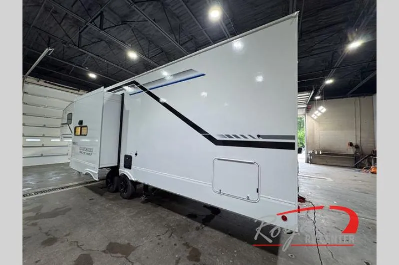 2026 Forest River Cherokee Arctic Wolf 331BH - Photo 4