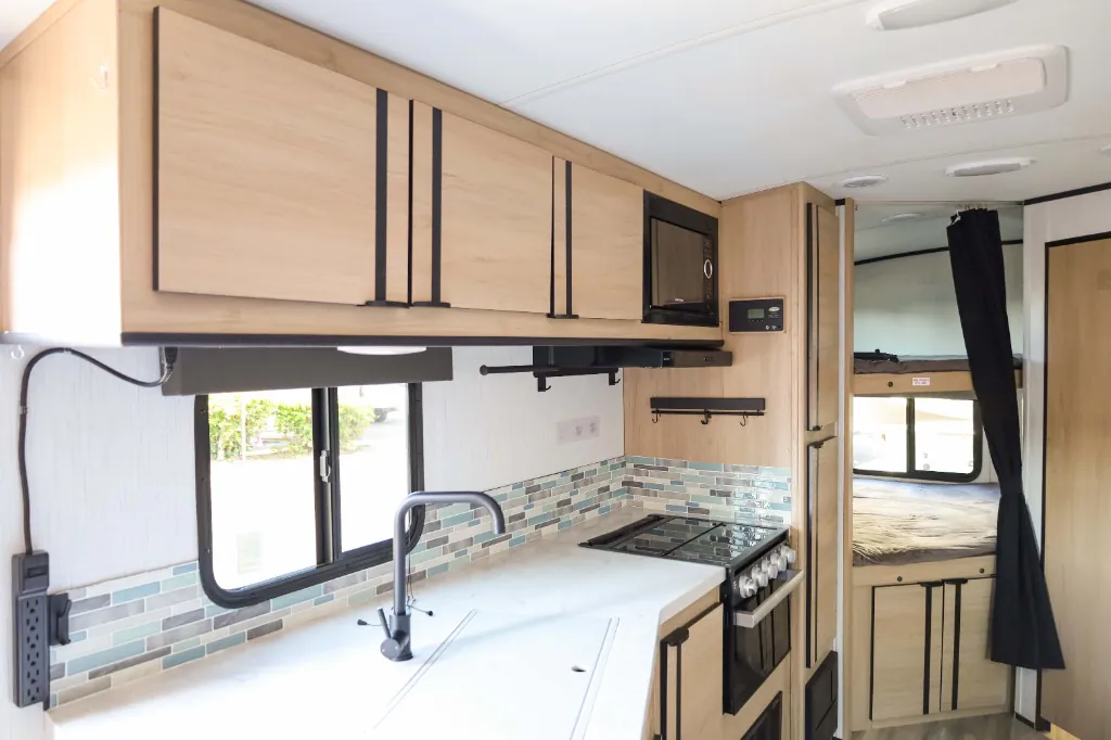 2023 Cruiser RV Radiance 25BH - Photo 3
