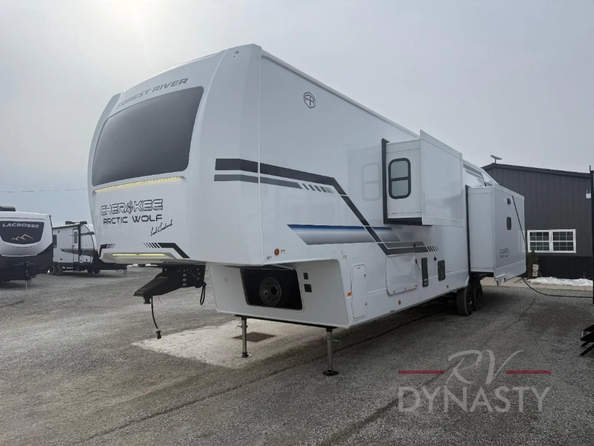 2026 Forest River Cherokee Arctic Wolf 38LEAHG - Photo 3