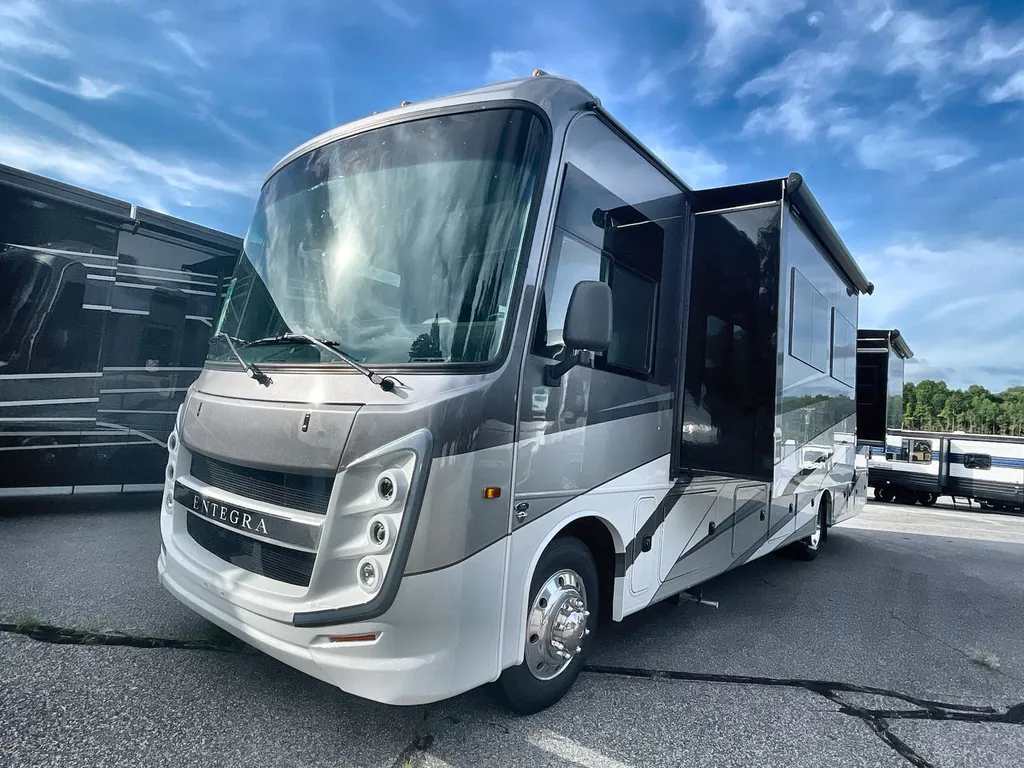 2027 Entegra Coach Vision XL 36C, Photos photo 9