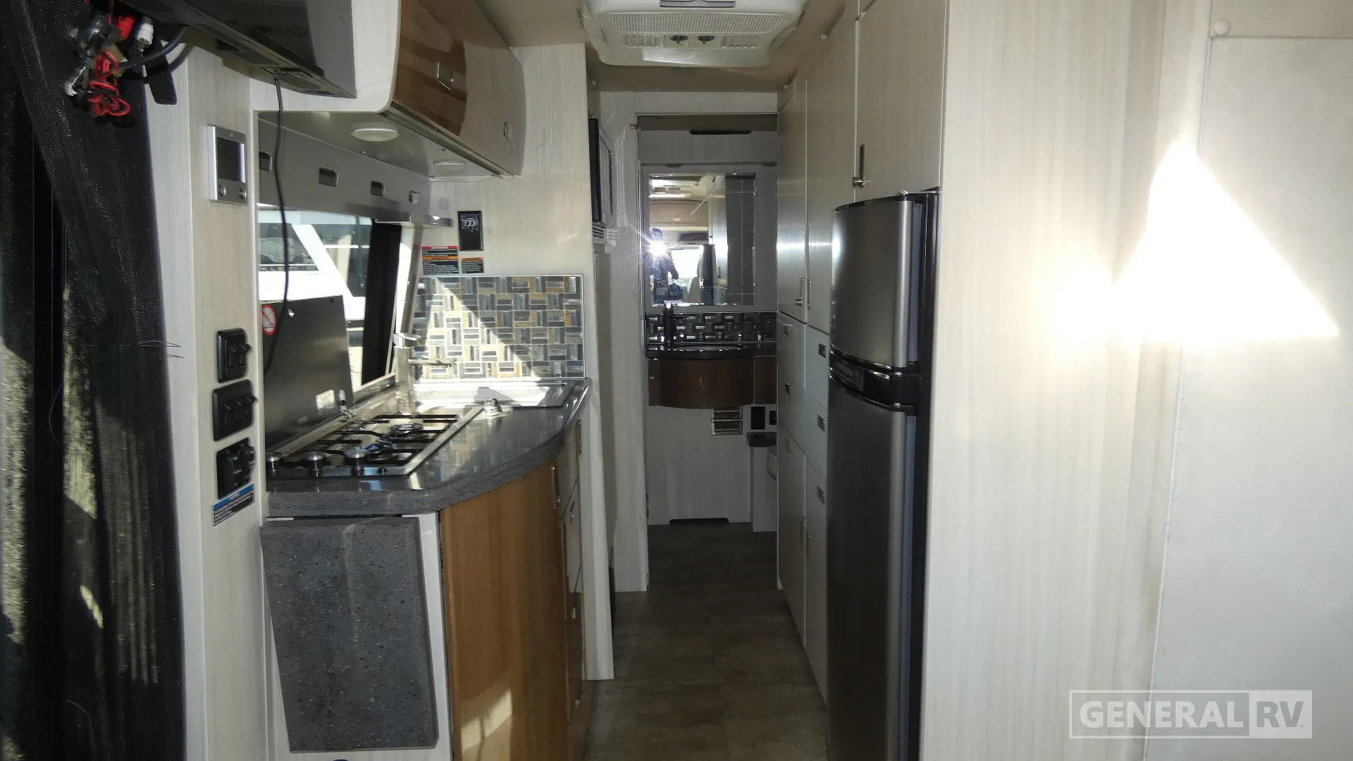 2016 Winnebago Era 70C - Photo 3